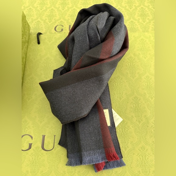 New GUCCI WOOL SCARF/SHAWL💙❤️ - Picture 6 of 10